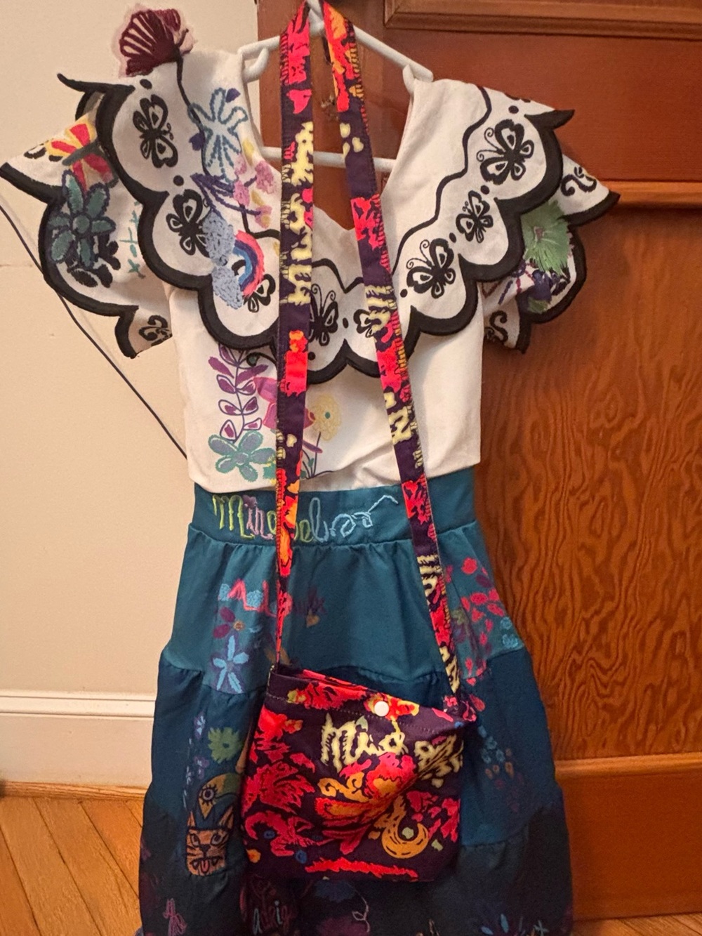 Disney Encanto Mirabel Costume Set Size 5/6 Official Disney
